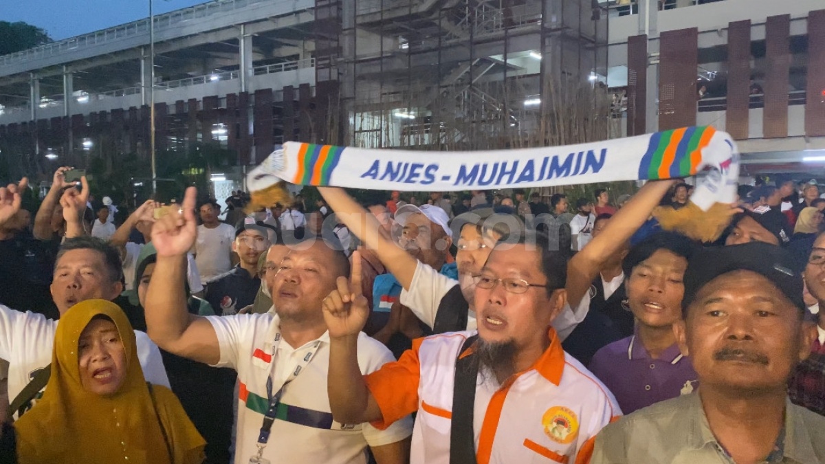 Tiga Capres Masuk Arena Debat, Ratusan Relawan Depan JCC Langsung Membubarkan Diri