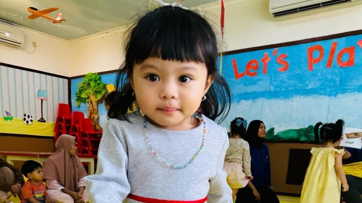 Beda Reaksi Ameena Buka Hadiah Tas dari Aaliyah Massaid dan Sarah Menzel