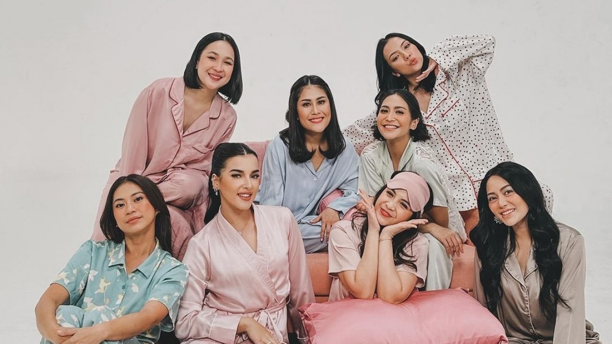 7 Pemotretan Nagita Slavina dan Tasya Farasya, Kompak Pakai Piyama
