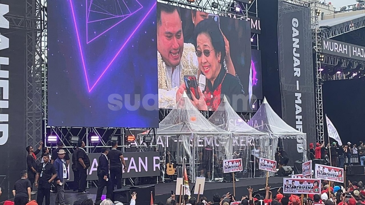 Momen Menggemaskan King Nassar Sabar Ajari Megawati Nyanyi