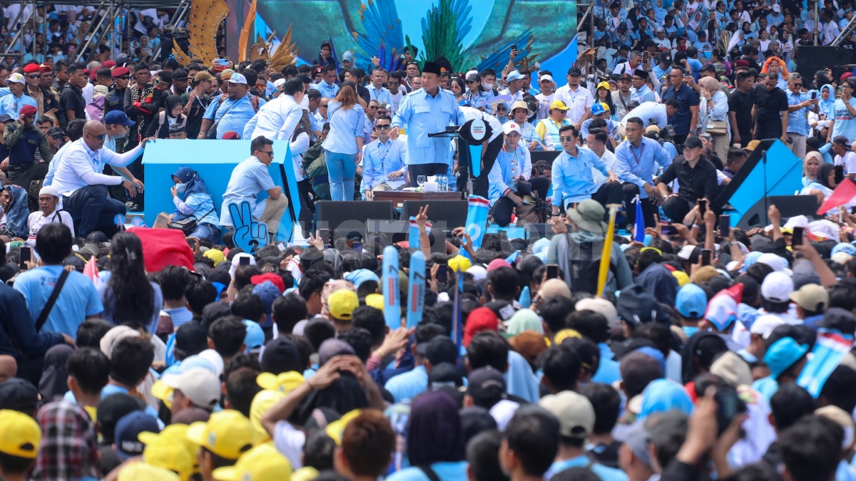 Prabowo Mendadak Hentikan Orasi Lihat Pendukungnya Lemas Desak-desakan: Bagi Air, Bagi Air!
