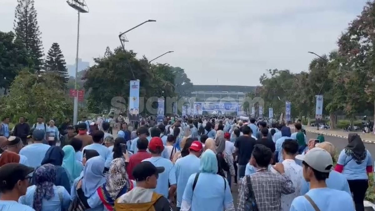 Massa Pendukung Prabowo-Gibran Mulai Padati GBK Jelang Kampanye Akbar