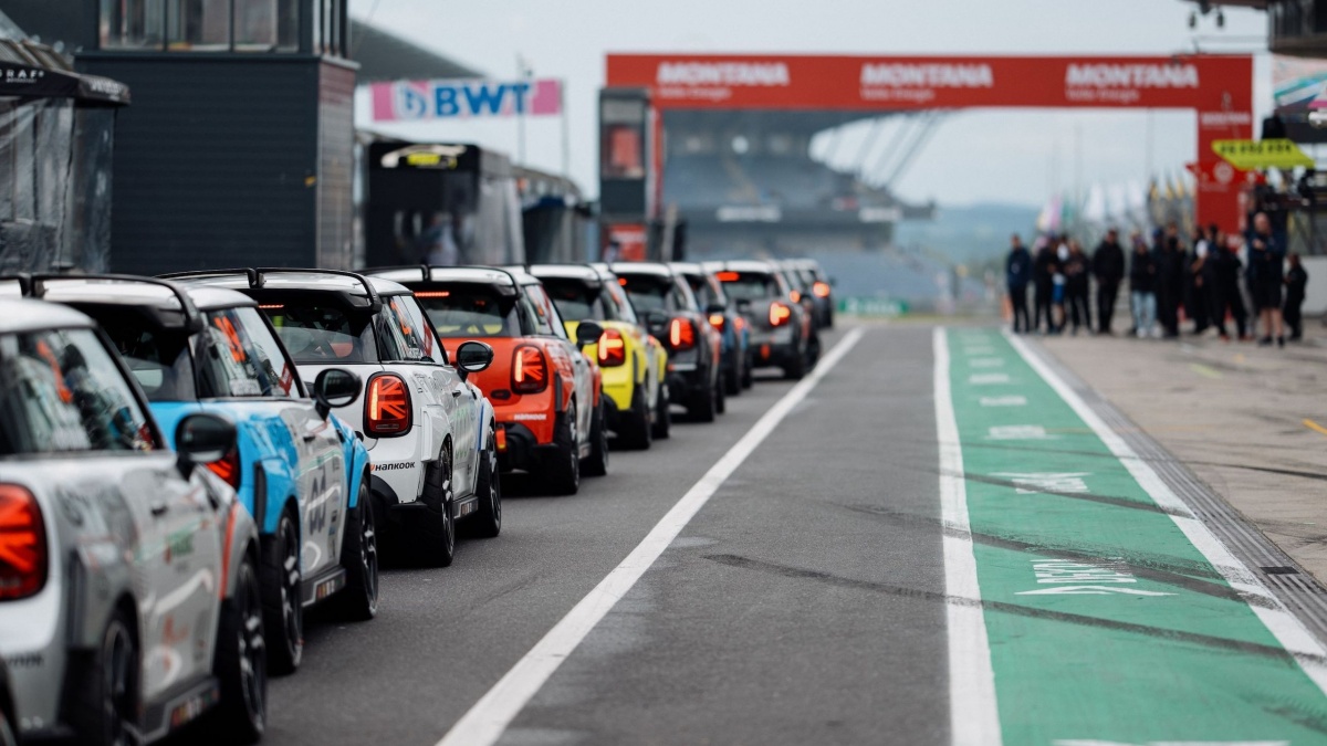 NXT Gen Cup:MINI Cooper SE Jadi Satu-satunya Mobil Balap Listrik Andalan