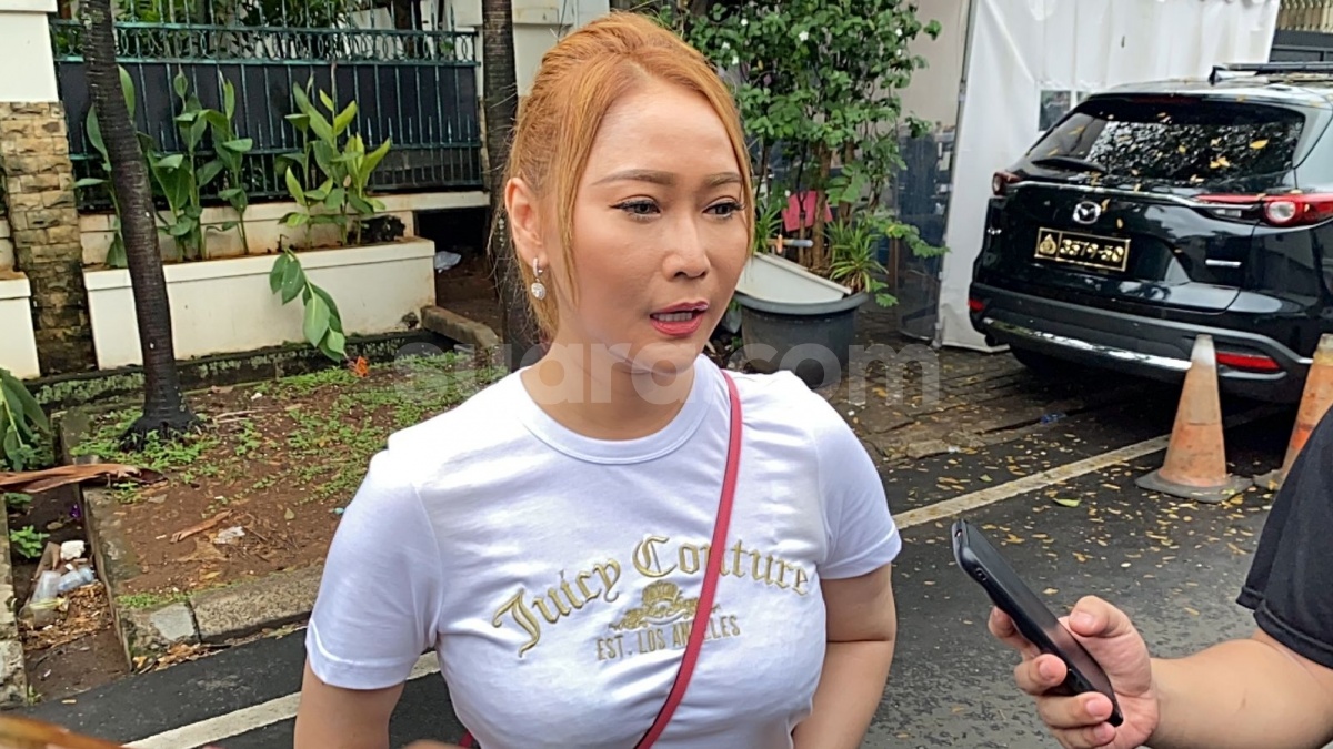 Cuma Pakai Kaos, Outfit Inul Daratista Saat Nyoblos Bernilai Ratusan Juta Rupiah