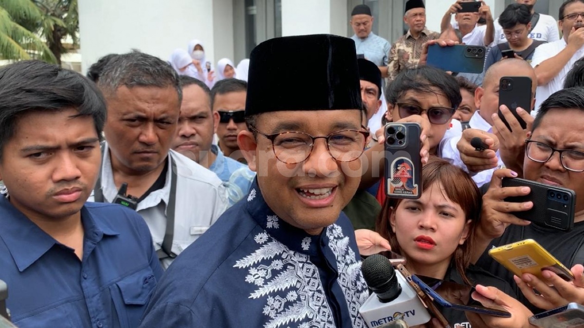 Mbrebes Mili, Momen Anies Baswedan Dipeluk Erat Aktor Boy Hamzah