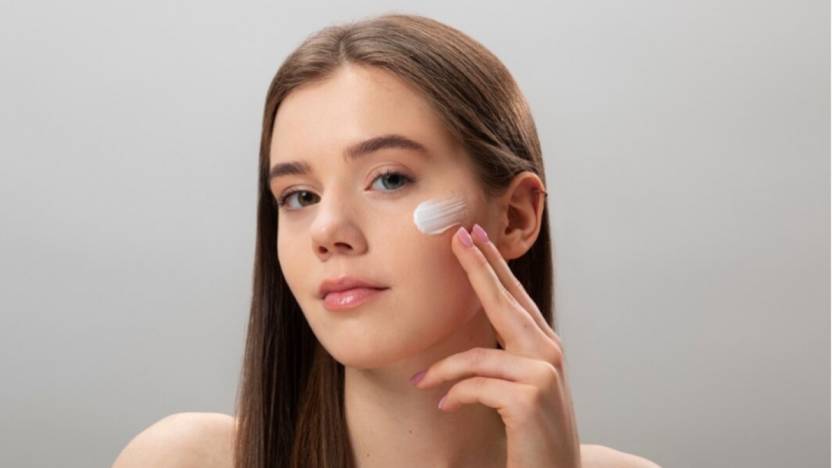 Gak Cuma Lindungi dari UV, Sunscreen Ini Juga Bikin Glowing Bebas Jerawat!
