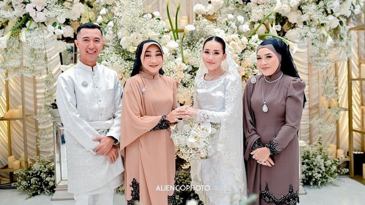 Putranya Batal Nikahi Ayu Ting Ting, Ibu Muhammad Fardana Tahan Tangis