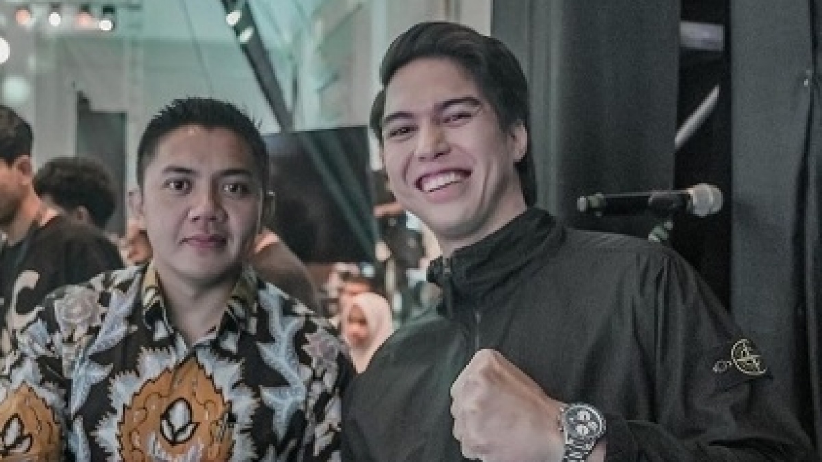 Mayor Teddy Pakai Jam Harga Segini, Memang Gajinya Berapa?