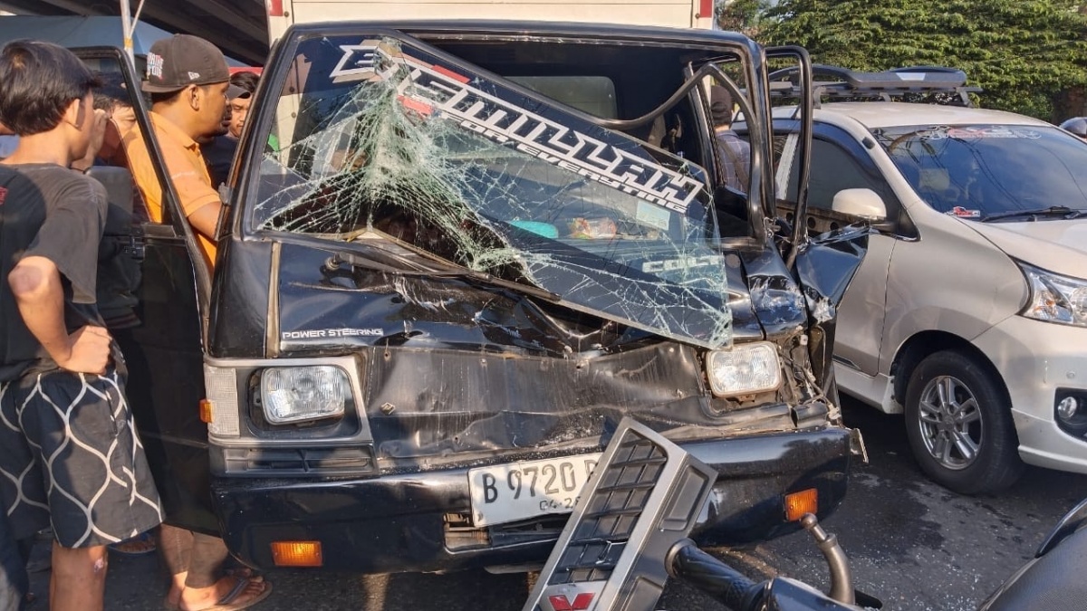 Diduga Microsleep, Sopir Truk Tangki Meninggal Dunia usai Tabrak Trailer di Tol Cibitung-Cilincing