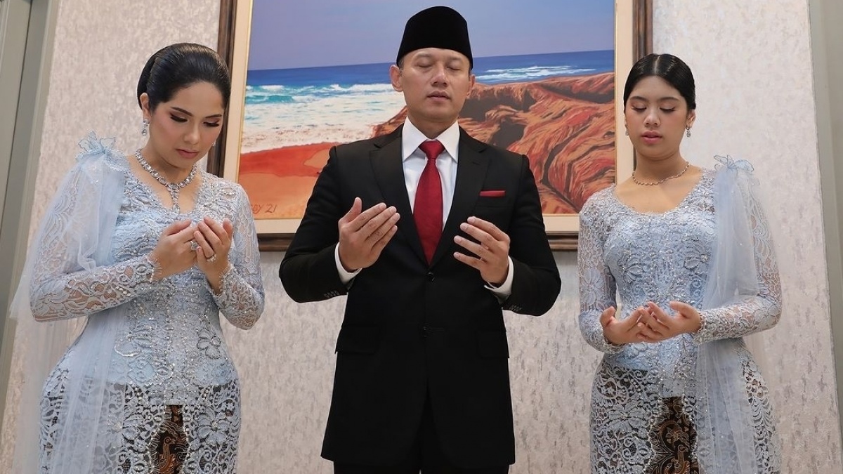 AHY Dilantik Jadi Menteri ATR, Begini Potret Anggun Annisa Pohan dan Almira Kompak Kenakan Kebaya Biru