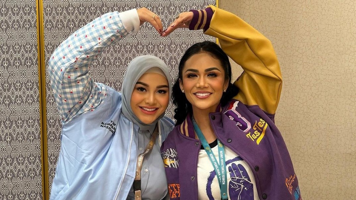Kumpul Bareng, Adab Aurel Hermansyah Duduk di Sofa Saat Kris Dayanti Lesehan Jadi Sorotan