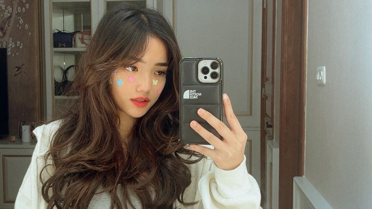 Bersanding dengan Prilly Latuconsina, Penampilan Fuji Dipuji Tak Kalah Menawan