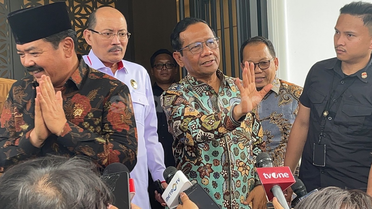 Ganjar Semangat Koar-koar Hak Angket, Mahfud MD Malah Enggan Ikut Campur