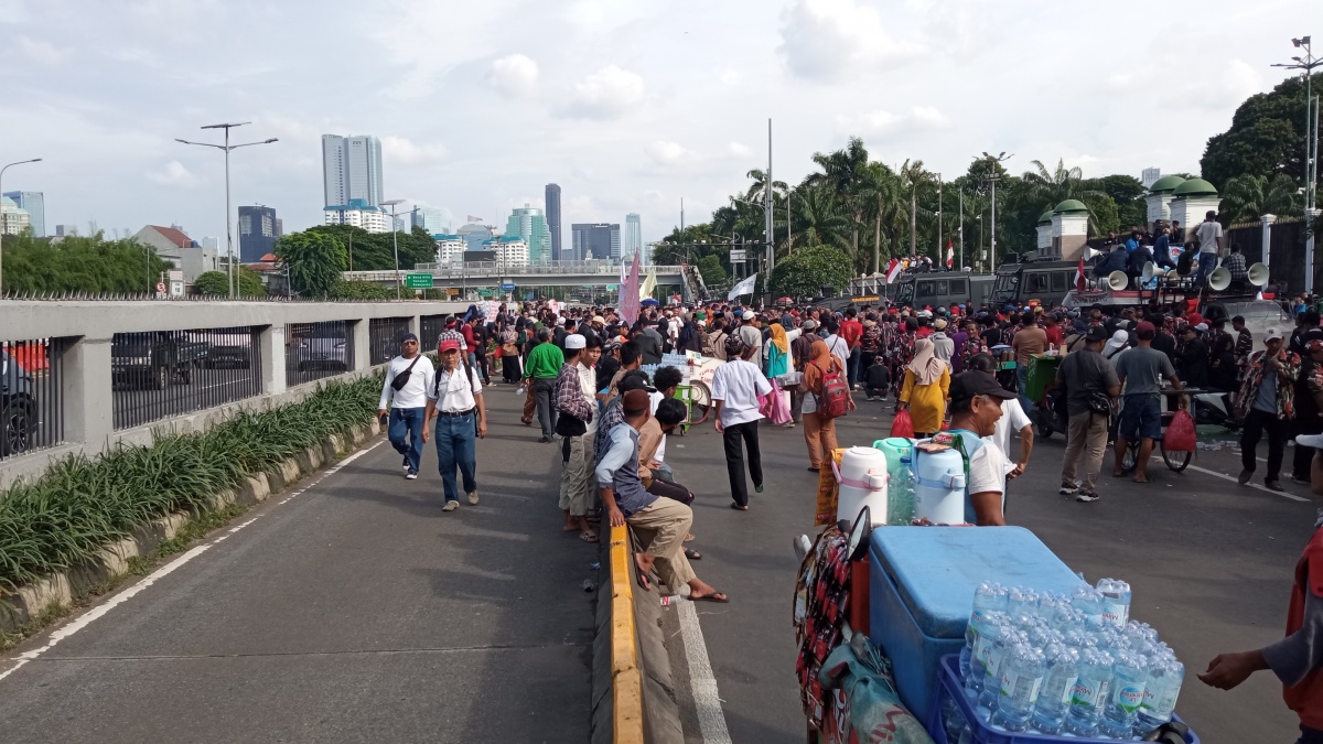 Ruas Jalan di Depan Gedung DPR Ditutup, Imbas Aksi Demo Tolak Hasil Pemilu