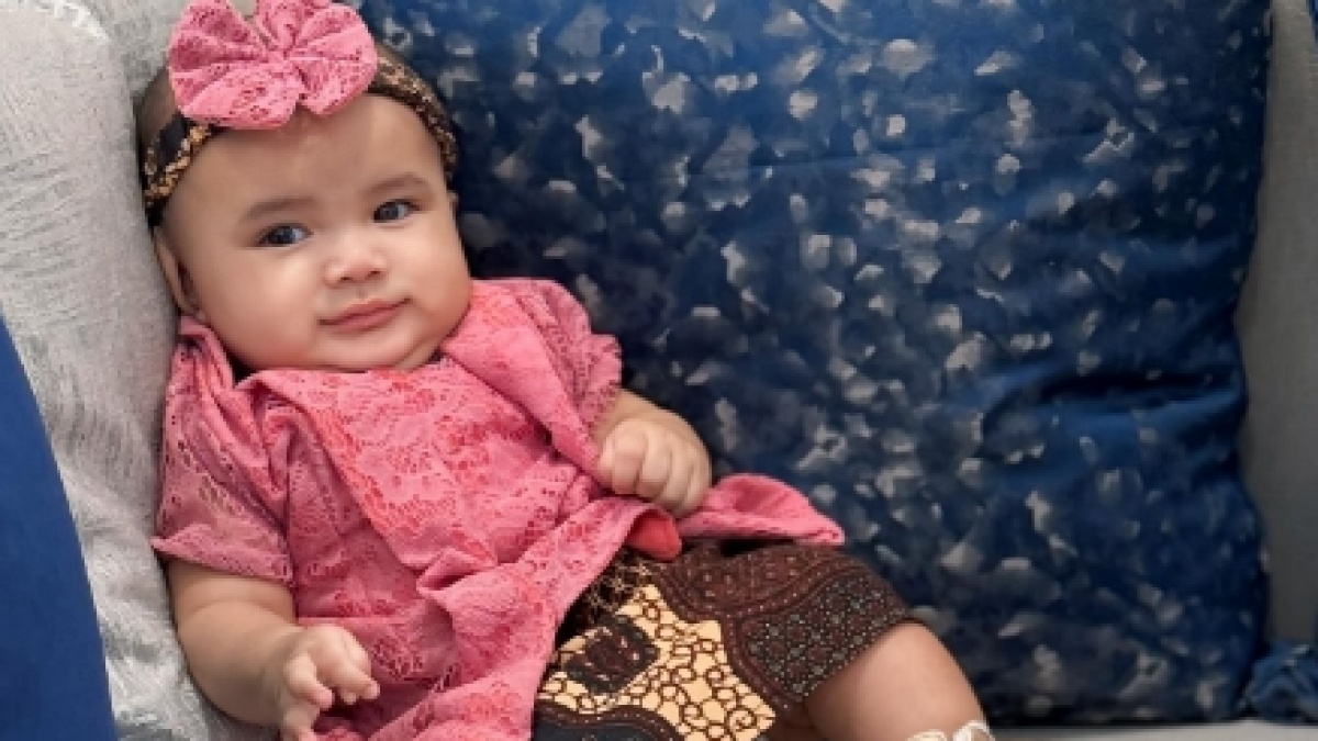Baby Azura Anak Atta Halilintar dan Aurel Hermansyah Belajar Berenang di Usia 4 Bulan, Manfaatnya Ternyata Luar Biasa