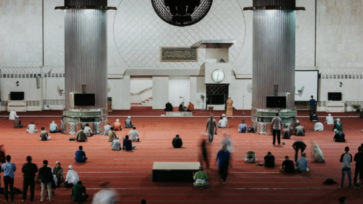 Bacaan Bilal Sholat Tarawih dari Awal Sampai Akhir Beserta Jawaban Jemaah