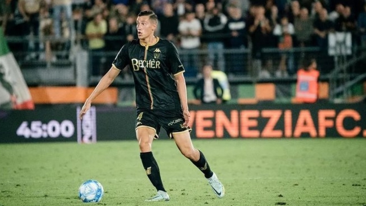 Pemain Abroad Timnas Indonesia: Jay Idzes Bawa Venezia Taklukkan Bari, Dapat Rating Ciamik