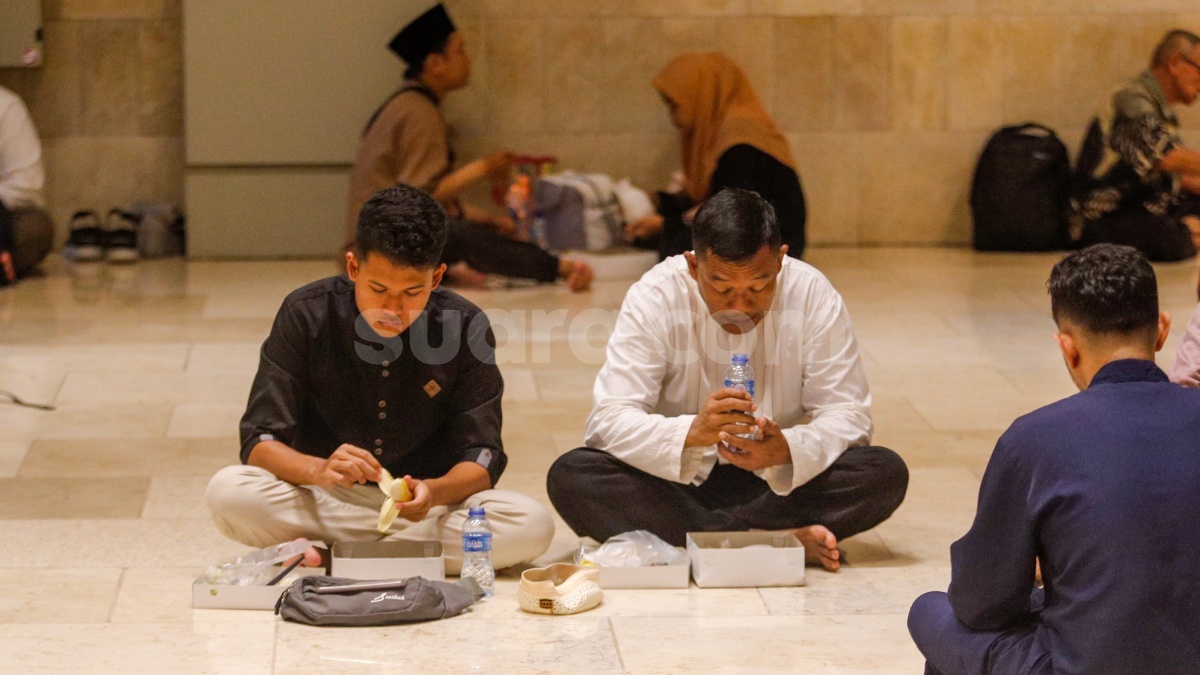 Tak Sengaja Makan dan Minum saat Puasa, Batalkah?