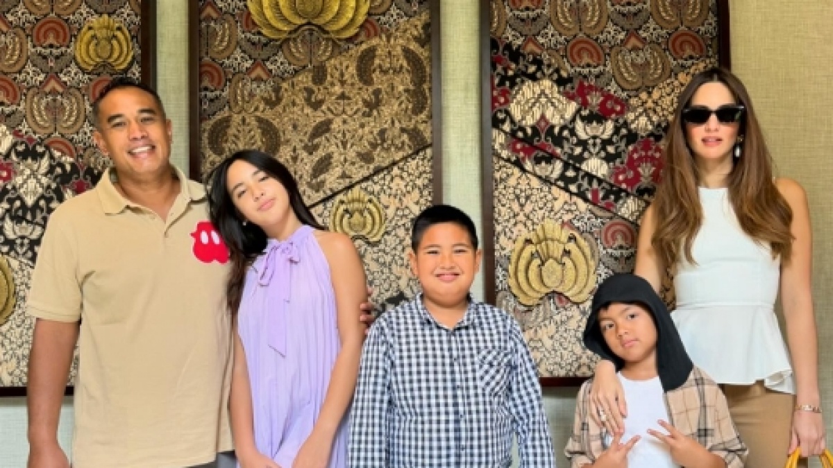 Tampil Cantik Pakai Dress Ungu, Mikhayla Bakrie Tenteng Tas Branded Seharga Satu Unit Motor BeAT