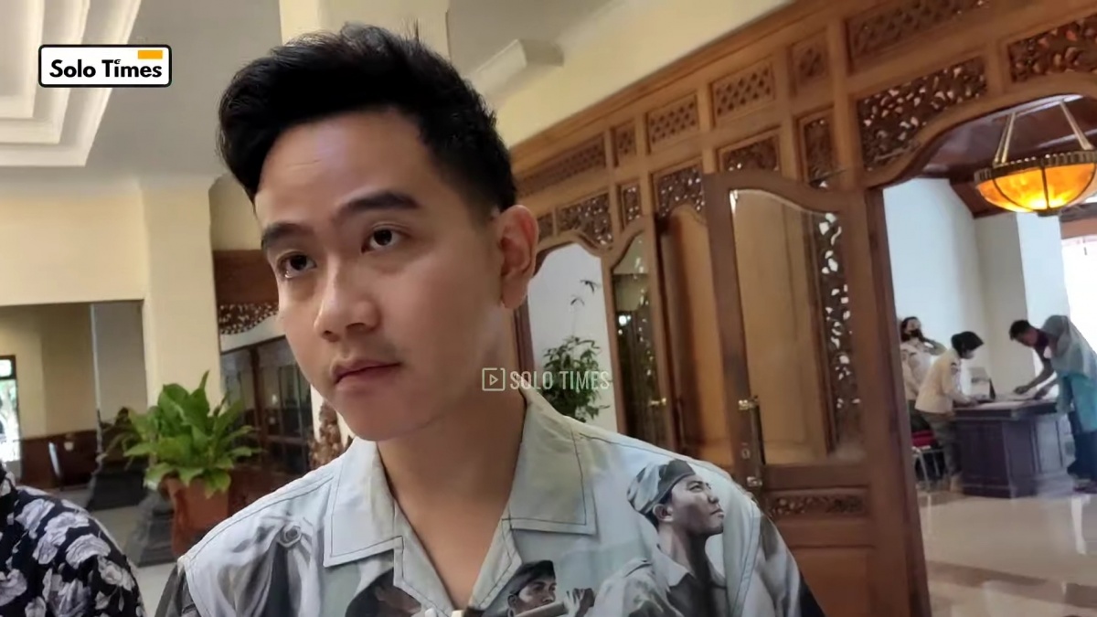 Wajah Gibran Rakabuming Raka di Kamera Wartawan Mendadak Jadi Sorotan, Netizen Heran Berubah Banget!