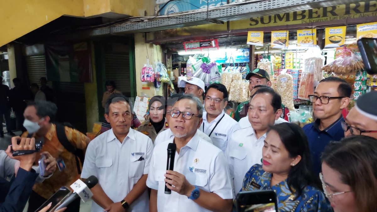 Sidak ke Pasar Kramat Jati, Mendag Zulhas Kaget Cabai Naik Rp 20.000 dalam Sehari