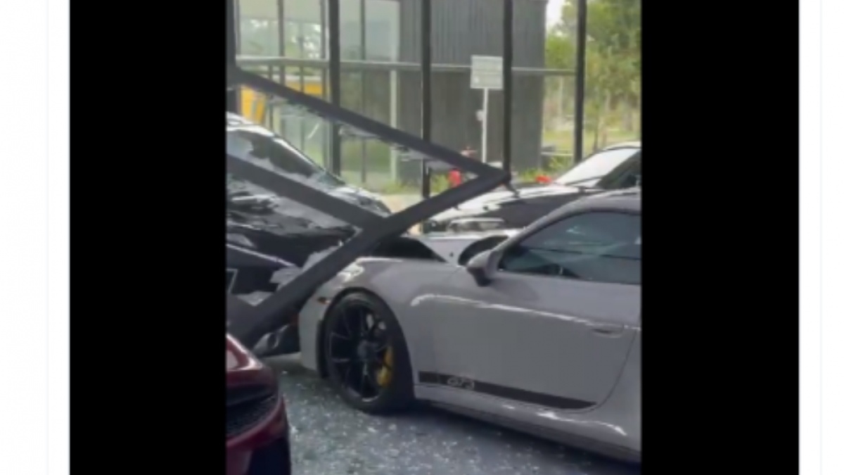 Berani Ganti Rugi, Ini Pekerjaan Pengemudi Xpander yang Seruduk Porsche 911 GT3 di PIK