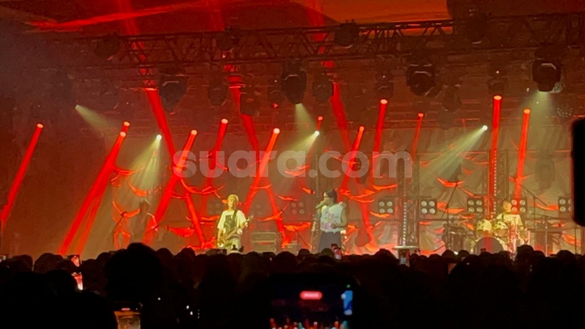 Lee Hong Ki Dapat Kejutan Ultah di Konser FT Island