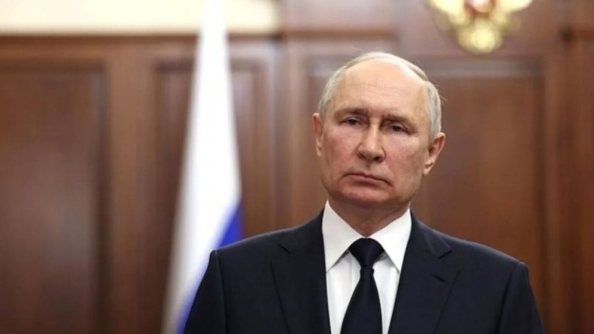 Putin Perangi "Ideologi Barat", Larang Propaganda Childfree, Adopsi, dan LGBT