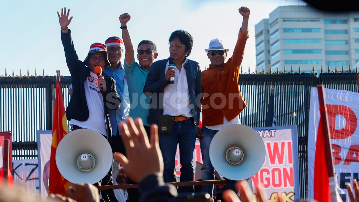 Cekik Mitra Ojol, Adian PDIP Desak Biaya Potongan Aplikator Dihapus: Tak Ada Dasar Hukumnya, Aneh!