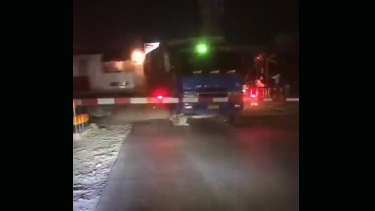 137 Penumpang Kereta Api Tabrak Truk Mogok di Serdang Bedagai Selamat