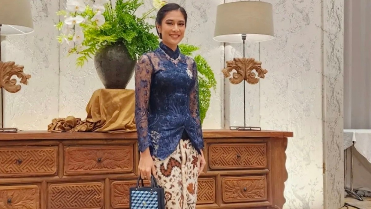 Kisah Mualaf Dian Sastro Temukan Islam: Berawal dari Filsafat & Pertanyaan Sulit