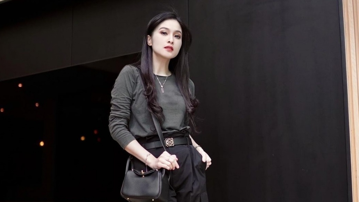 Ngaku Hidup Hemat Meski Suami Kaya, Sandra Dewi Pikir Panjang Buat Beli Bedak Rp500 Ribu