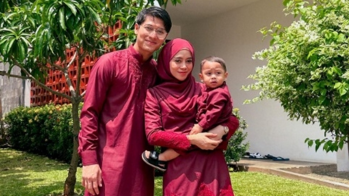 6 Inspirasi Baju Lebaran Artis: Bisa Buat Couple, Keluarga, Hingga Jomblo