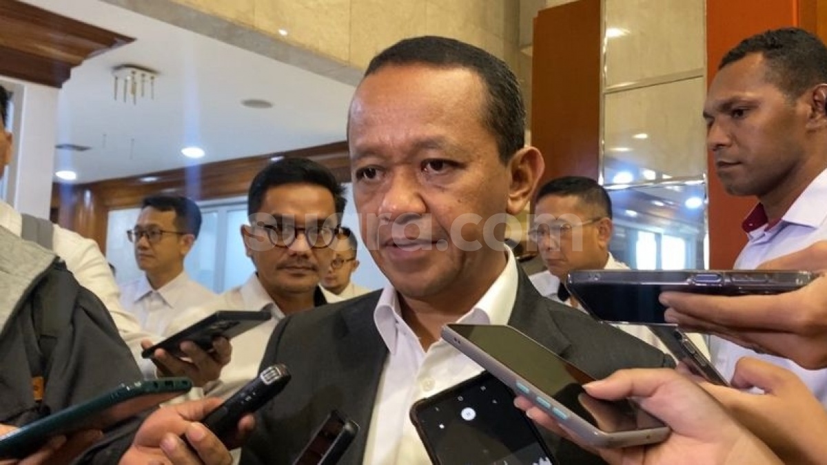 Lapor Presiden, Menteri Bahlil Sampaikan Pabrik Baterai Mobil Listrik Pertama Siap Beroperasi Bulan Depan