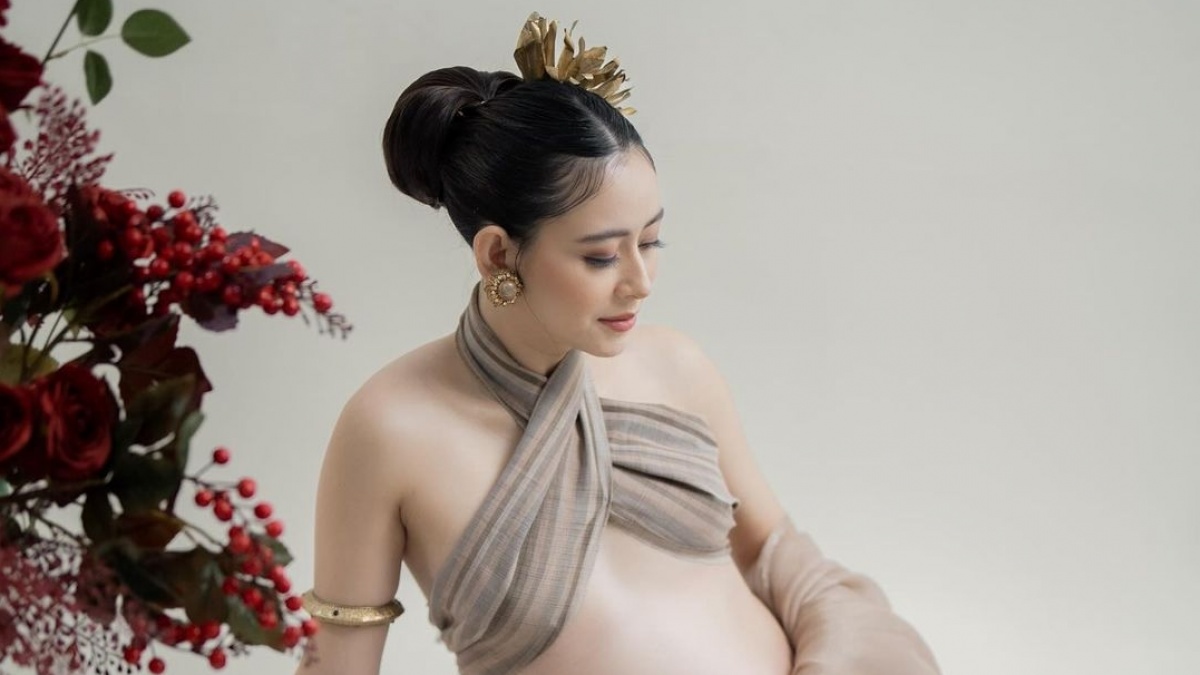 8 Potret Maternity Shoot Terbaru Laura Theux, Pamer Bare Baby Bump