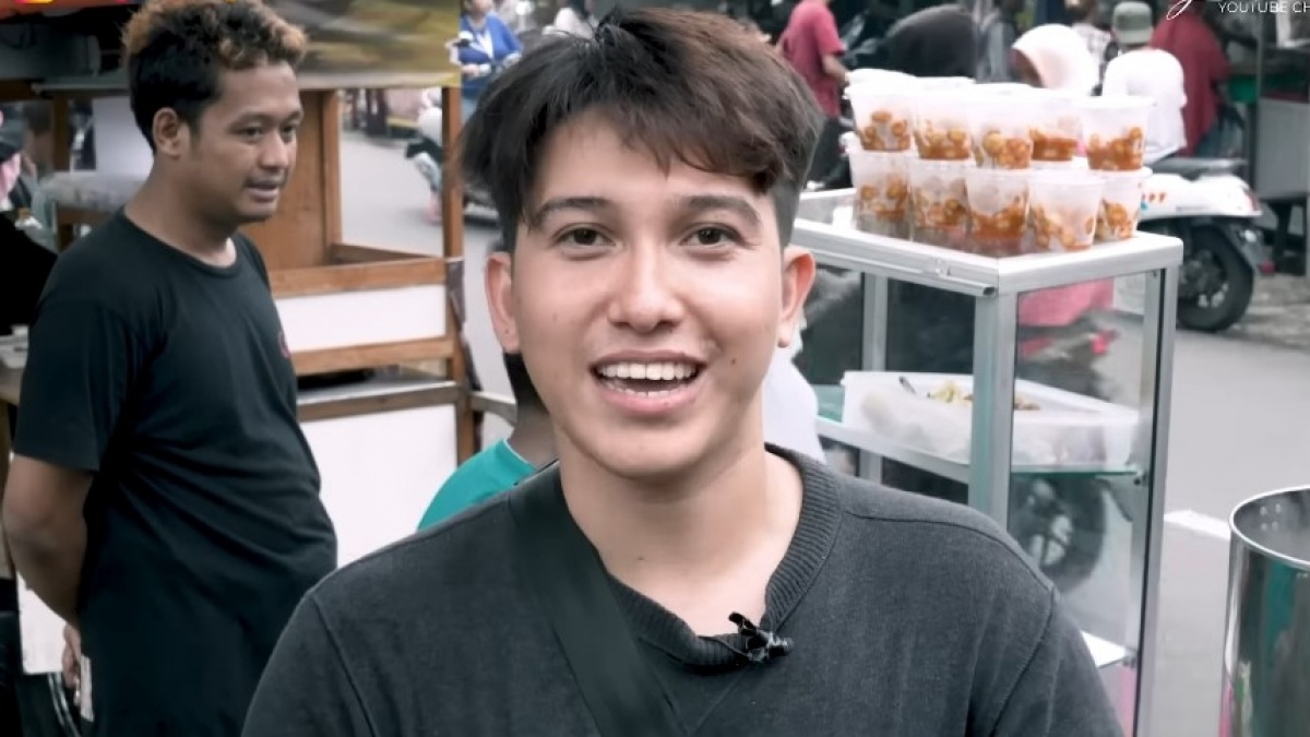 Bisnis Cilok Sidik Eduard Terancam Bangkrut Gara-Gara Ulah Food Vlooger
