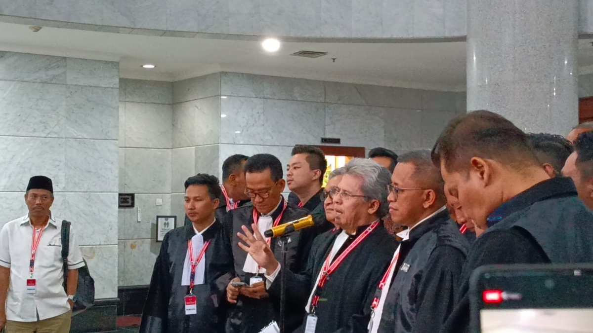 Pernyataan Hakim MK Bikin Kubu Ganjar-Mahfud Mendadak Urungkan Niat Minta Jokowi Hadir di Sidang
