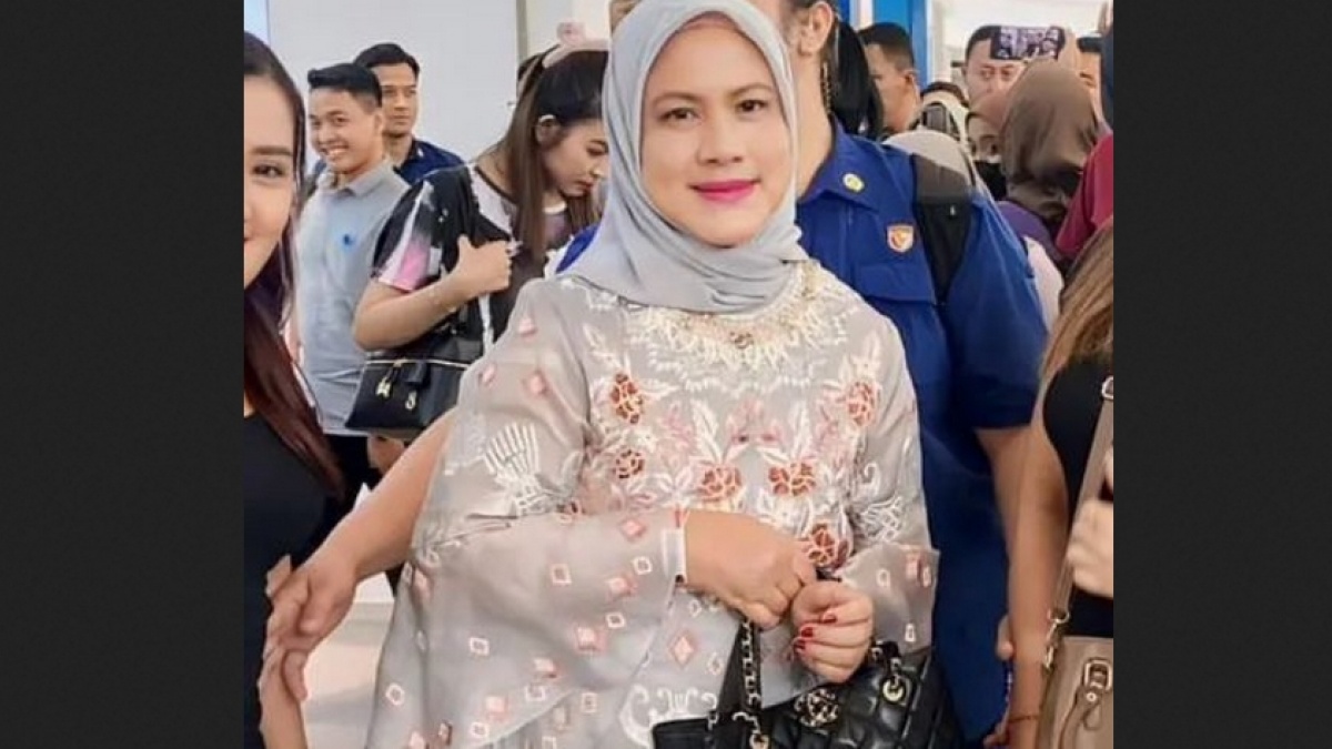 Gaduh Tas Iriana Jokowi Jadi Bahan Gibah Warganet: Lumayan Harganya Buat DP Rumah