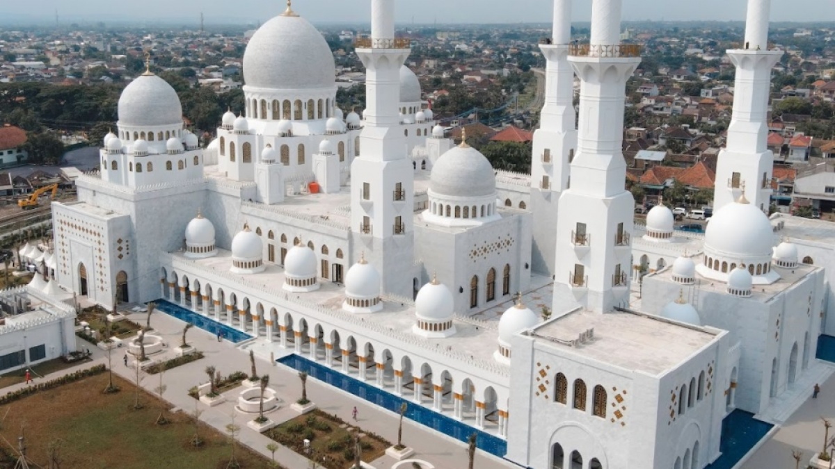 5 Destinasi Wisata Religi Teratas di Indonesia Selama Ramadan, Lengkap Dengan Pilihan Hotel