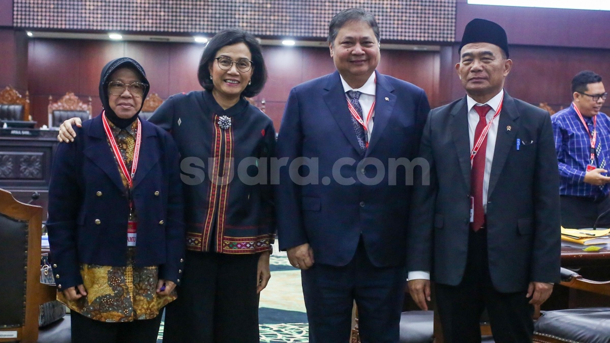 Blak-blakan di MK, Menko Airlangga dan Muhadjir Ungkap Sumber Dana Bansos Jokowi