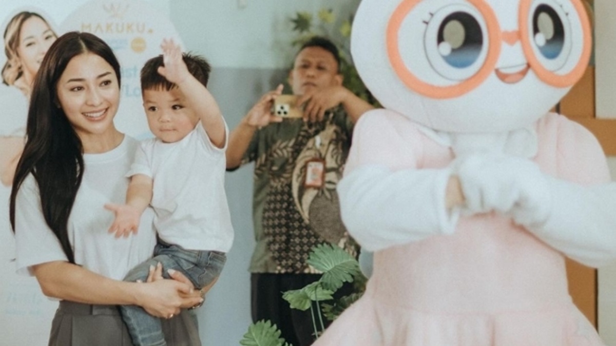 9 Potret Nikita Willy Gelar Acara Main Bersama Issa di Panti Asuhan
