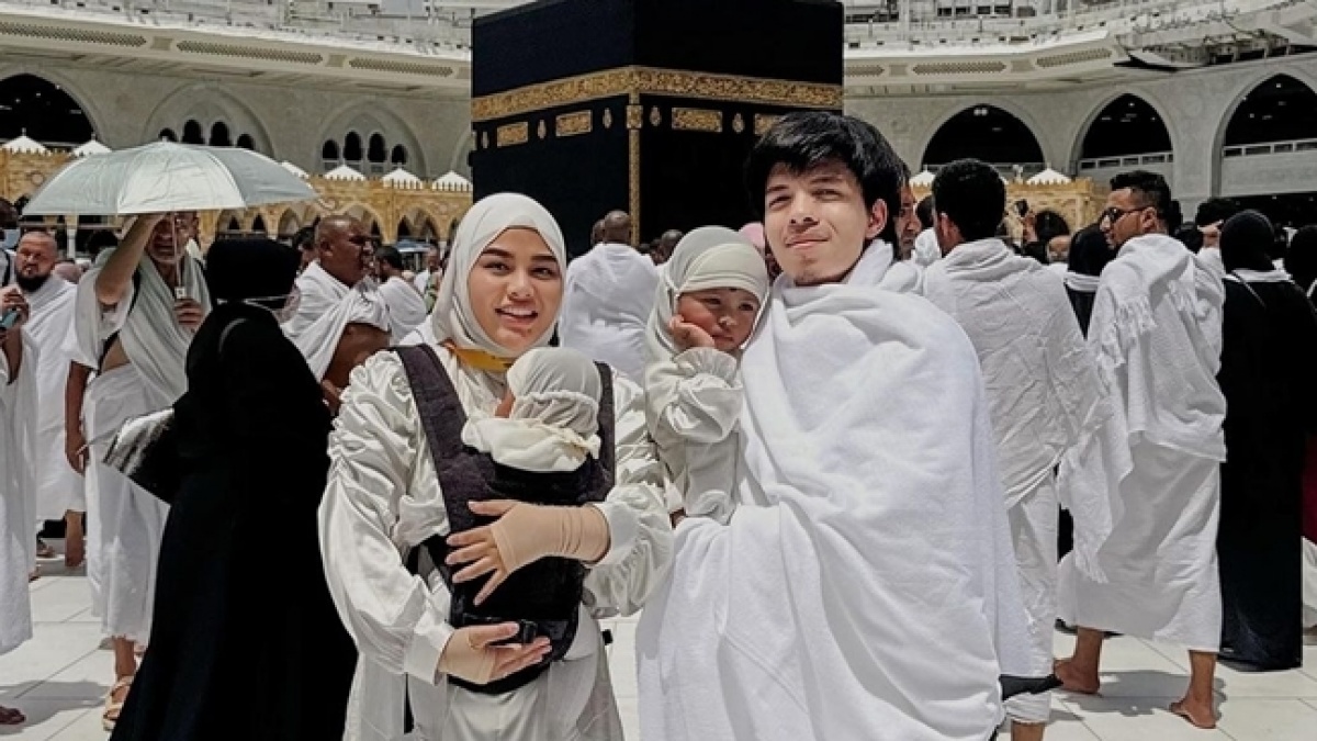 Jadi Tren Lebaran Tahun Ini, Intip Potret Artis yang Pernah Kenakan OOTD Shimmer