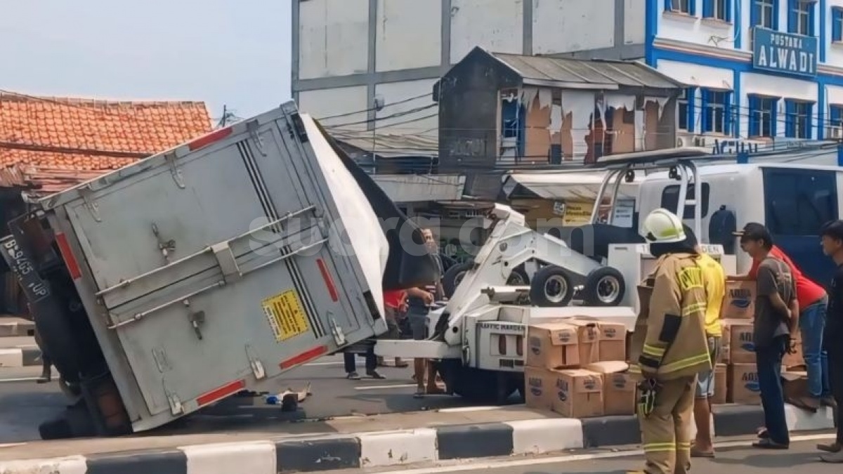 Terguling di Flyover Pulogebang, Sopir Truk Bantah Ngantuk