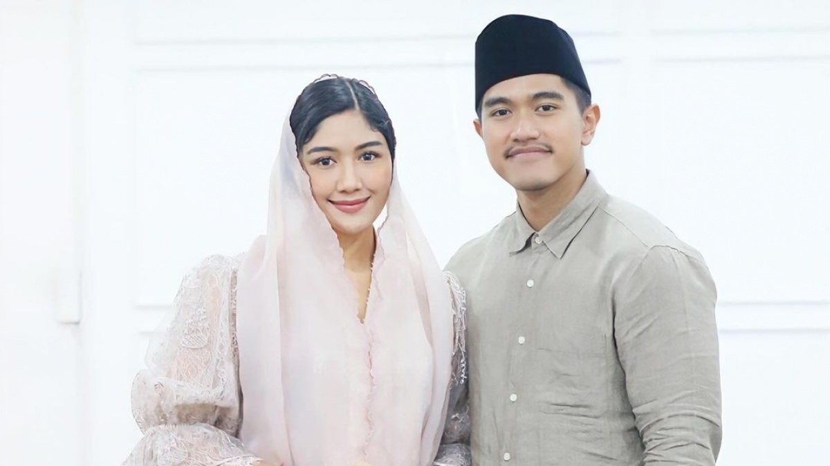 Lebaran di Istana, Erina Gudono Keciduk Pakai Sandal Hermes Seharga Motor