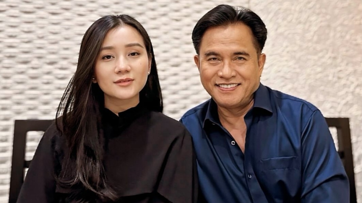 Potret Istri Yusril Ihza Mahendra Saat Lebaran Curi Perhatian, Dikira Masih Usia 20 Tahun