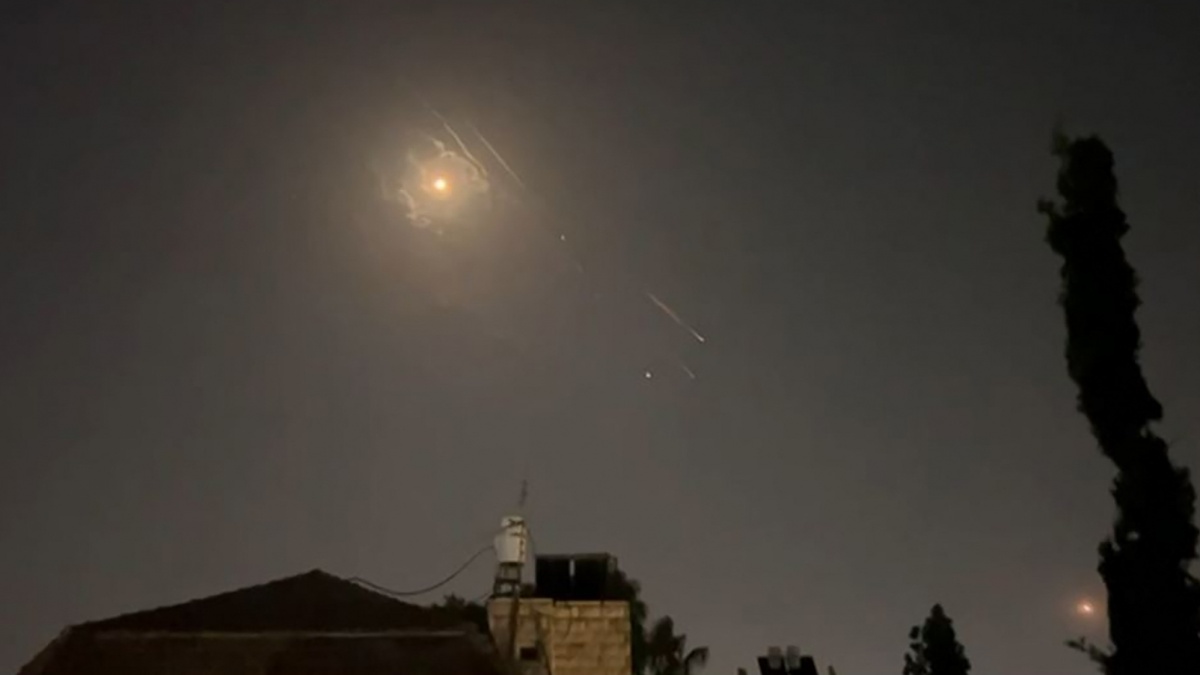 Israel Serang Balik Iran, Modal Asing Buru-buru Kabur dari RI