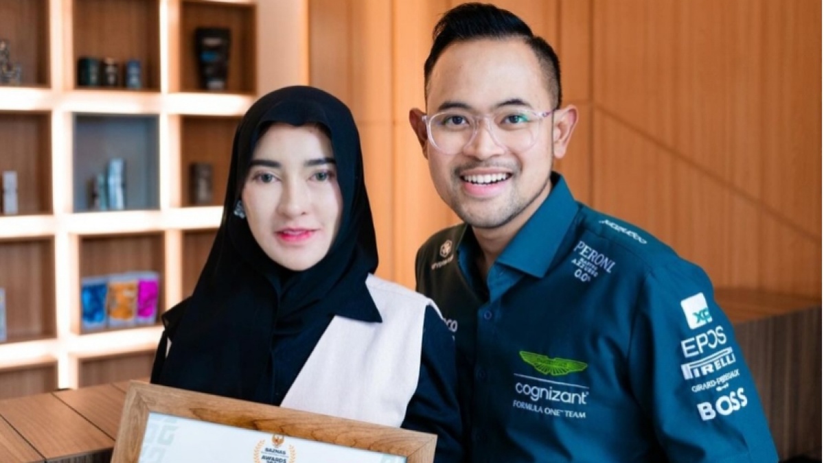 Serasa Nginjek Rumah, Bos MS Glow Bikin Heboh Ketahuan Pakai Sandal Seharga Rp150 Juta