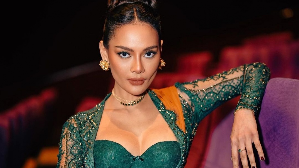 Lagi Hamil di Luar Nikah, Siapa Ayah dari Anak Erika Carlina?