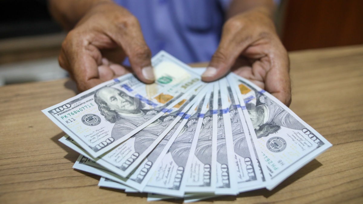 Rupiah Kembali Merosot Sentuh Level Rp 16.748 per Dolar Amerika