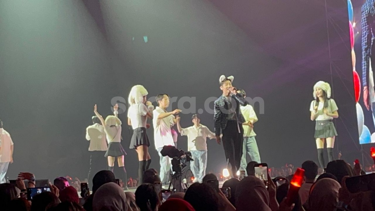 Konser di Indonesia, TVXQ Pakai Bando Kucing Nyanyikan Hug